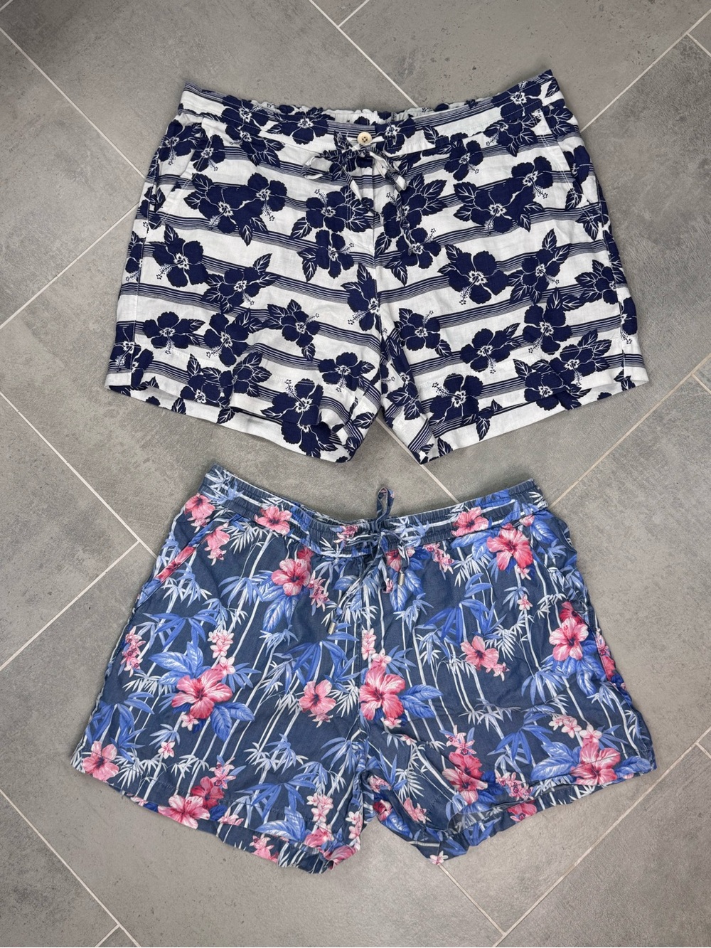 Tommy Bahama Women's Floral Drawstring Shorts Lot of 2 Cruise Beach Hibiscus